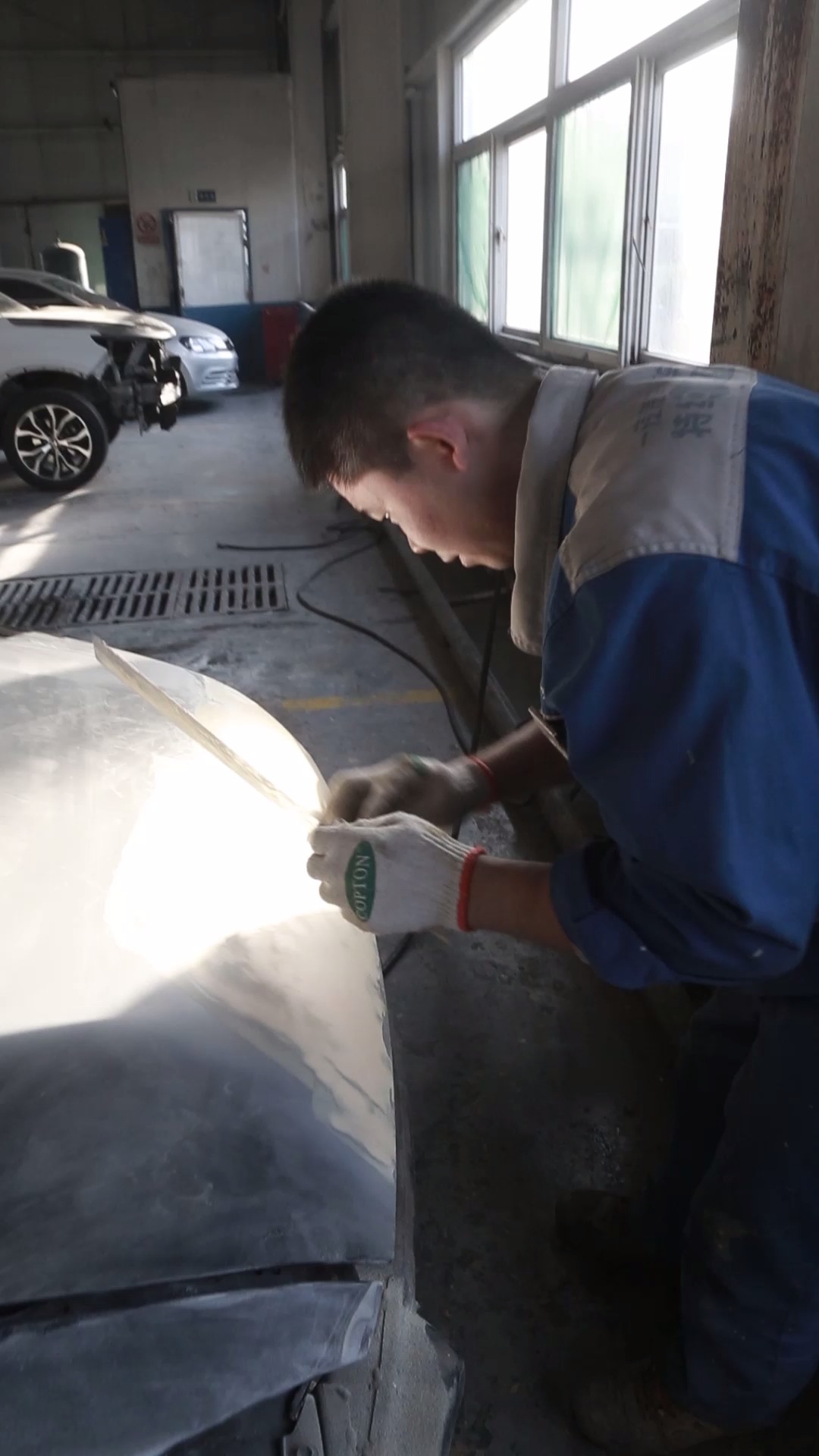 汽车喷漆#刮腻子刮几遍合适?我来告诉你