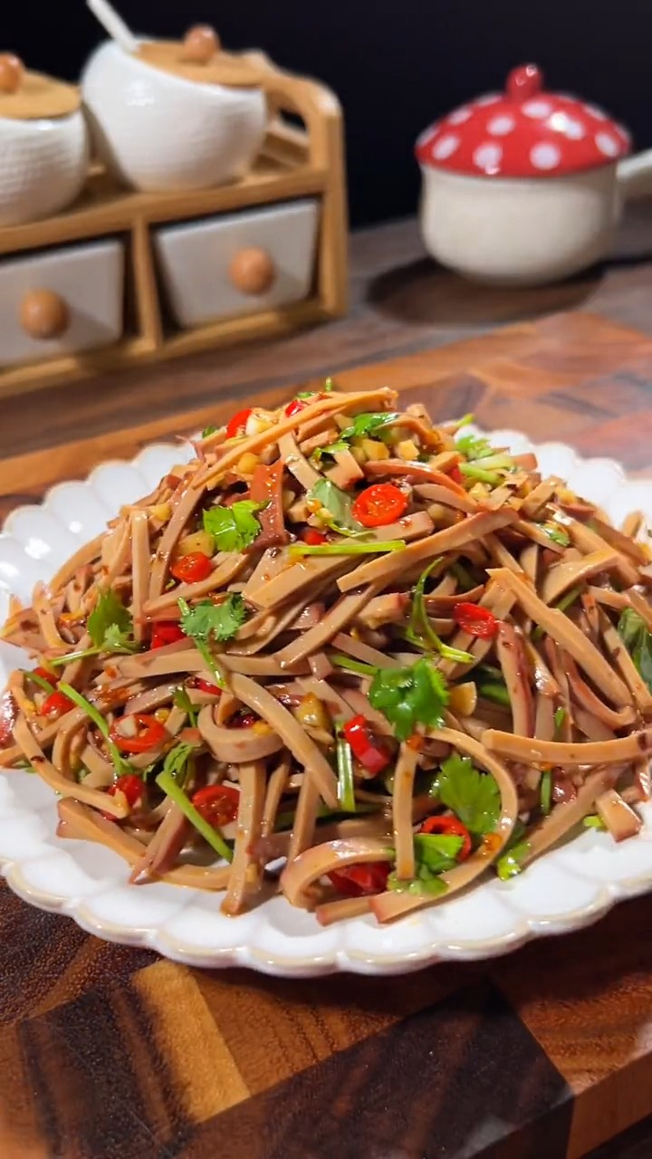 天气热你试试这个凉拌鸡蛋干香辣开胃