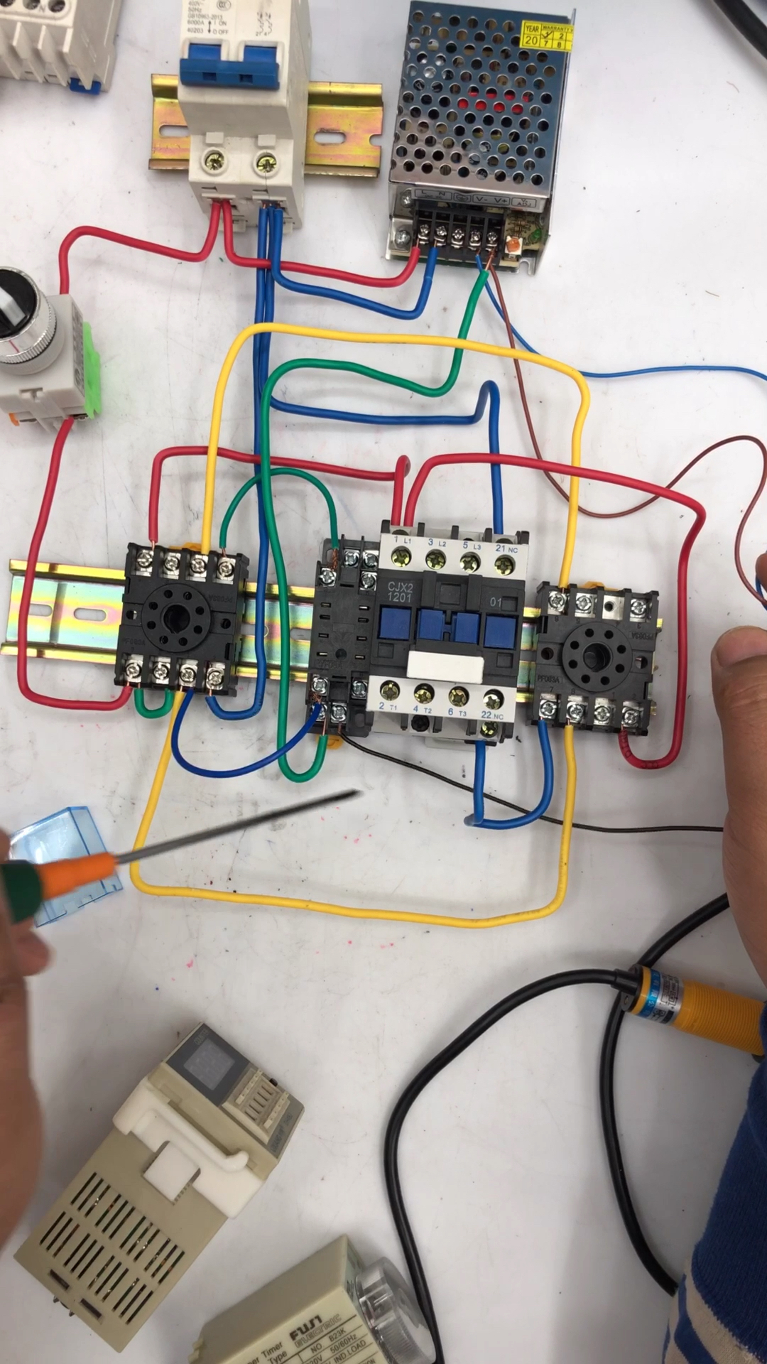 计数器自动复位电路实物接线,零基础学电工啦!-度小视