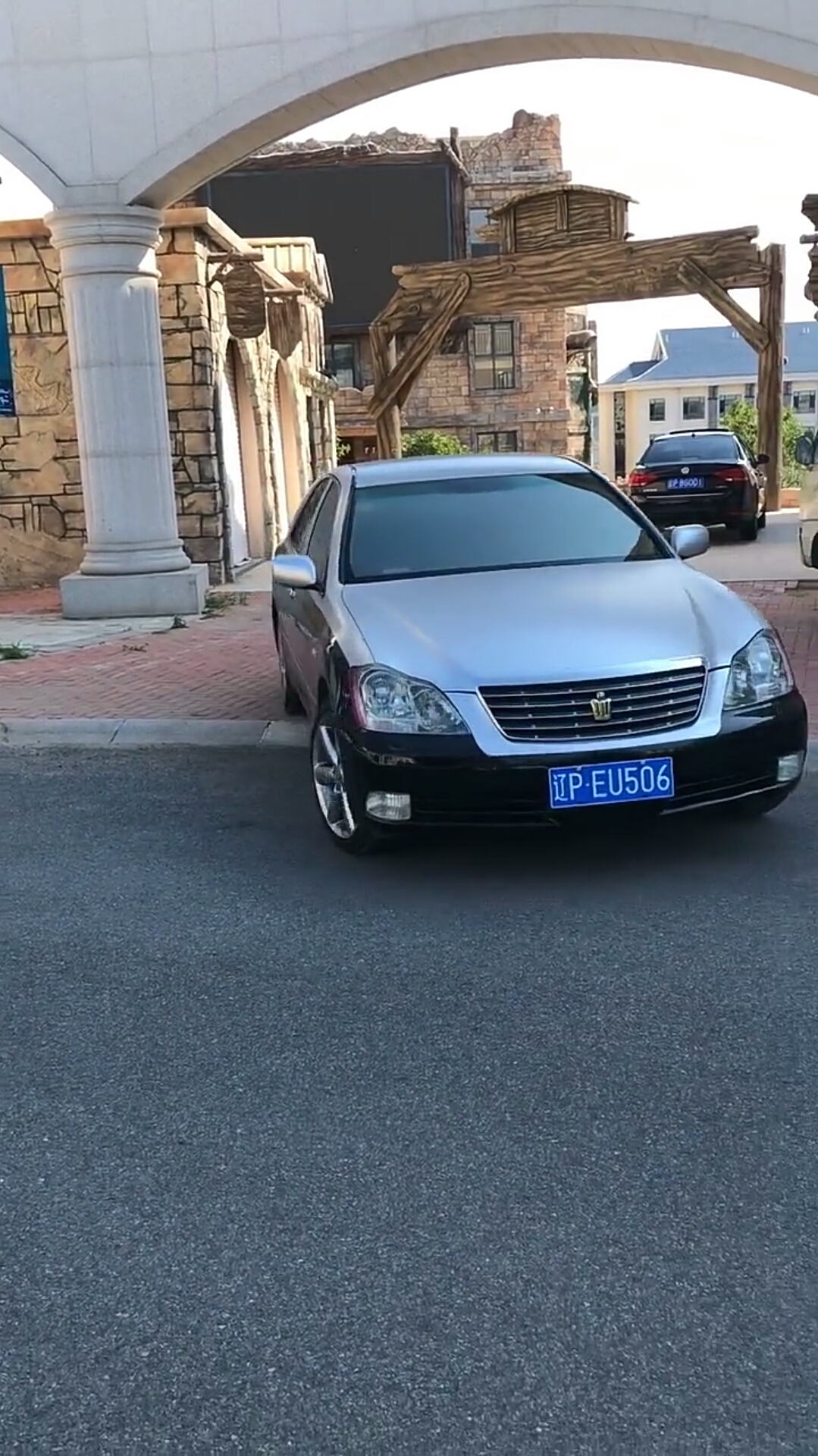 双拼色皇冠,有人说这叫迈巴冠!