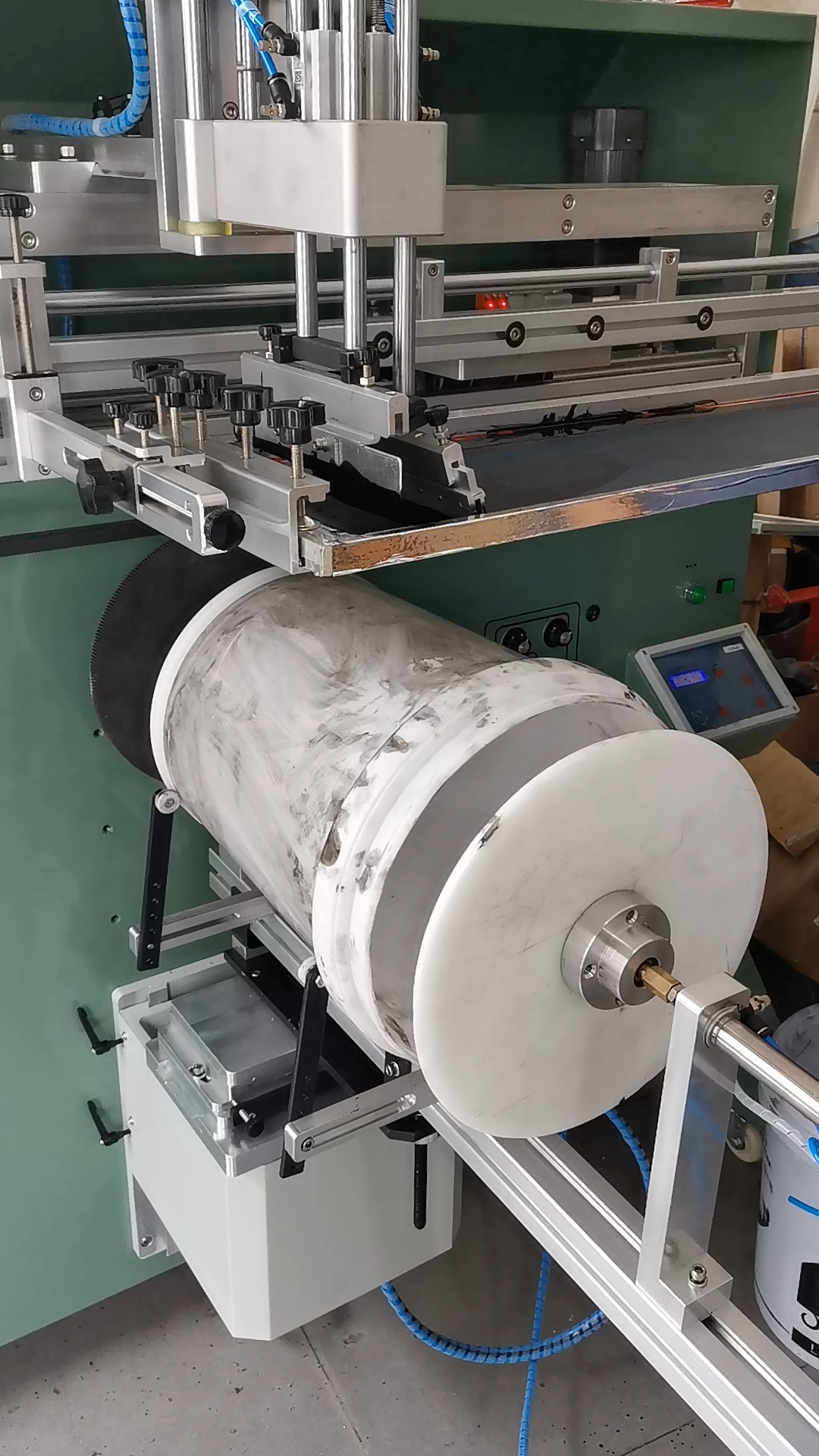 防城港水桶滚印机厂家涂料桶印花机曲面丝印机厂家东莞骏欣机械