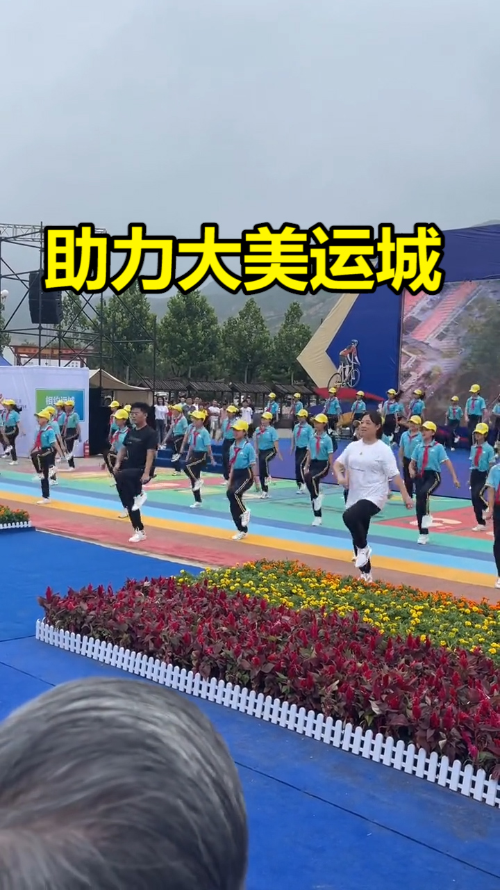 全民鬼步舞#张鹏飞校长带领孩子们嗨翻跳,为大美运城助力