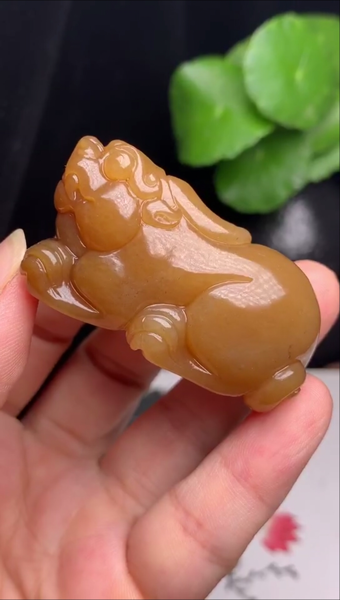 天然和田玉糖色貔貅吊坠.