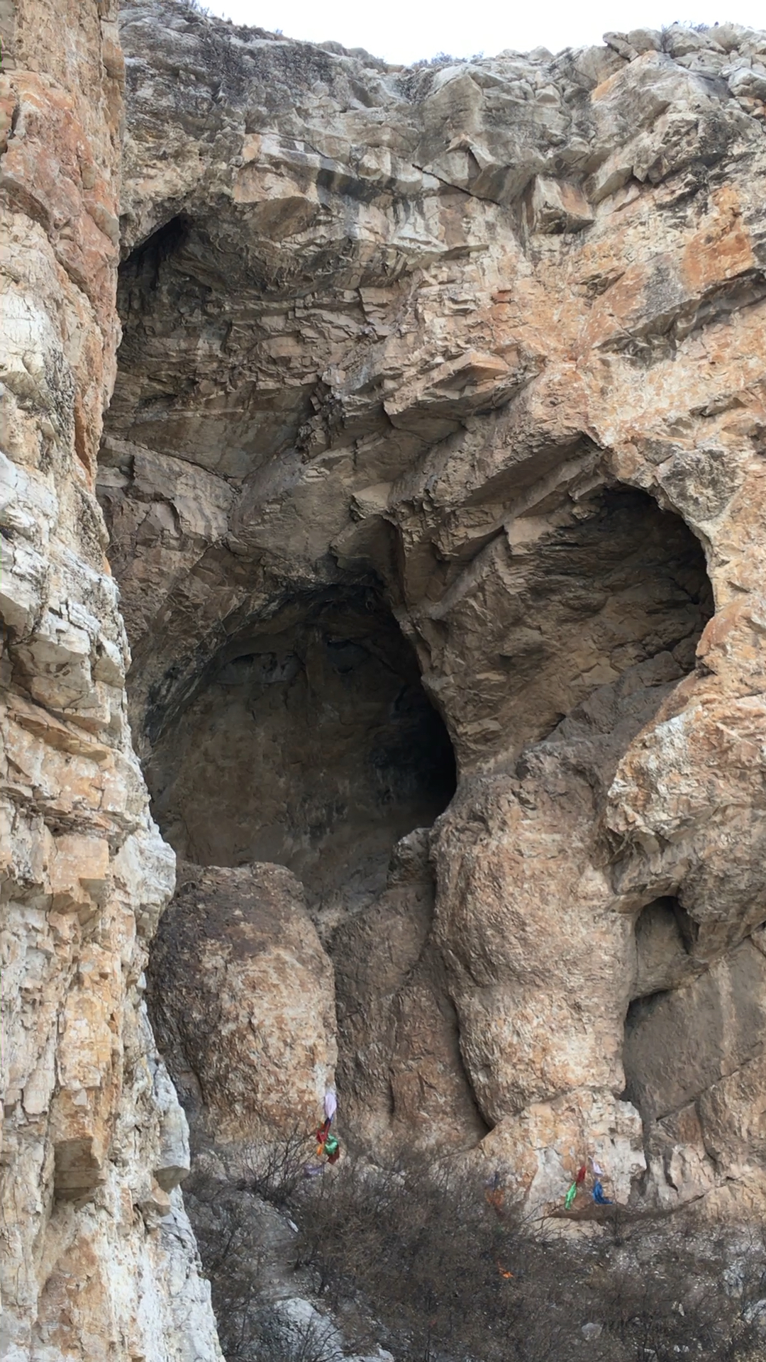 家乡喀左七万年前古人类遗址鸽子洞