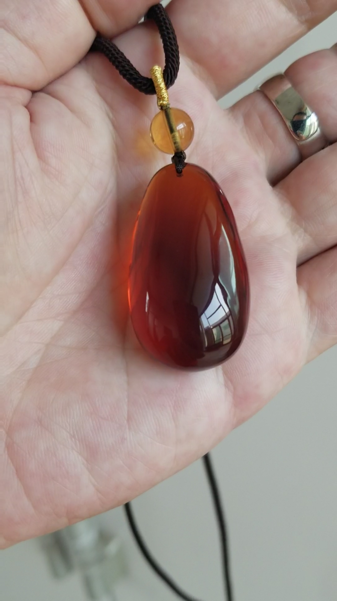 纯天然缅甸琥珀血红茶(顶级牛血红)吊坠,老矿料,红度到顶,净重7克,小