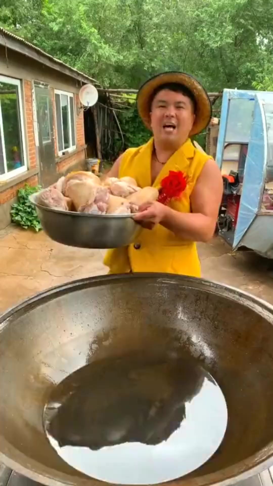 搞笑段子#吉林大哥在家做了一大锅肘子,网友:这场面太壮观了