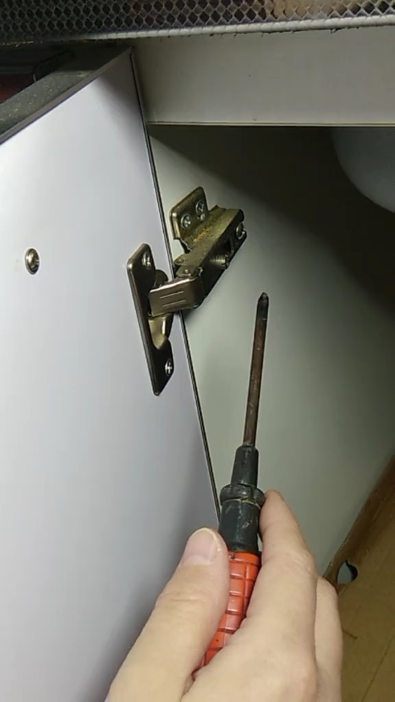 示爱中国,领跑浙晚#维修柜门我很专业!