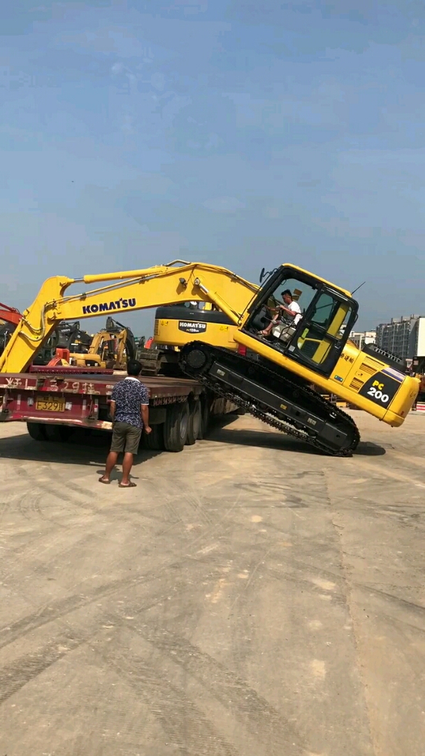 就这技术还学人开挖掘机?快去山东蓝翔技校吧!