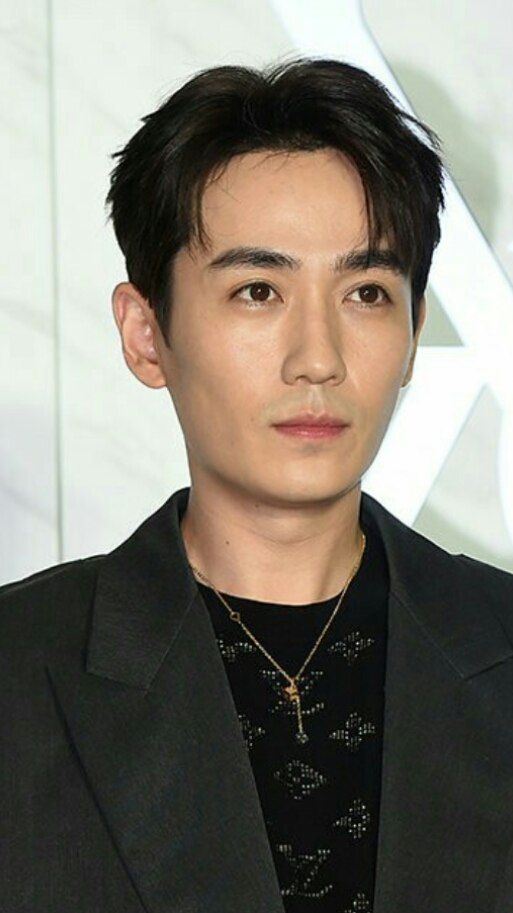 好样青年#龙哥韩国首尔参加活动,优雅绅士朱一龙-度小视