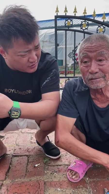 二大爷在农村待了一辈子了,远门没出过,他还会嘲讽,哈哈哈