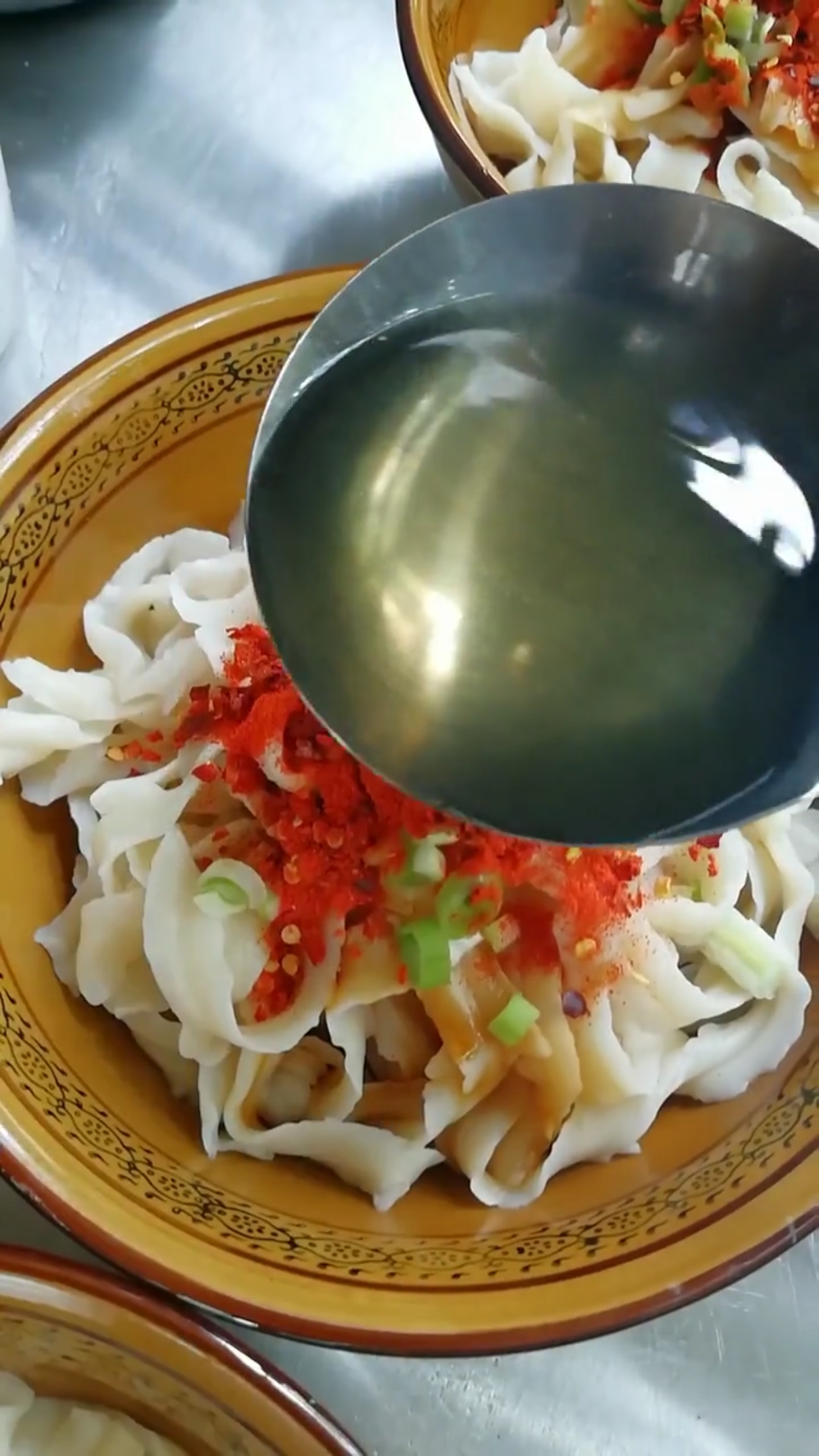 我要上热门#家庭版油泼面制作详细过程分解,你学废了吗