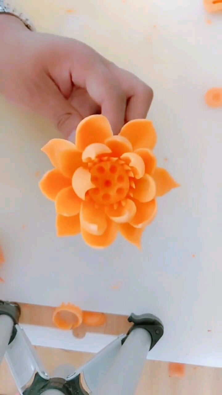 神秘的胡萝卜雕刻荷花