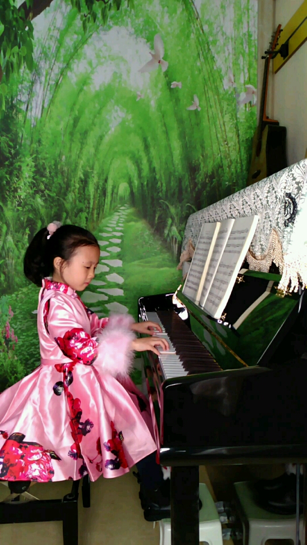 【诺尔玛进行曲】七岁小公主雯雯钢琴演奏