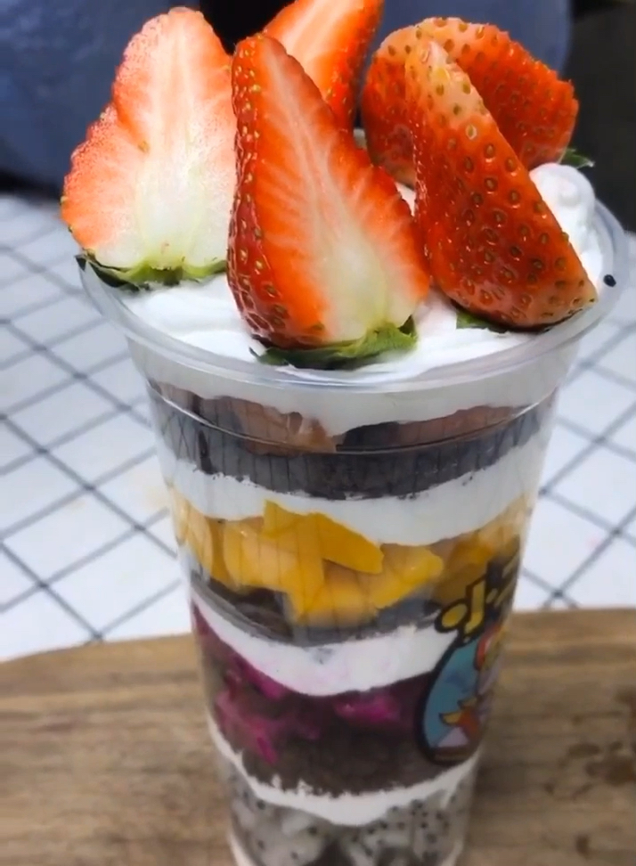 舌尖上的旅行#我最爱的水果千层杯
