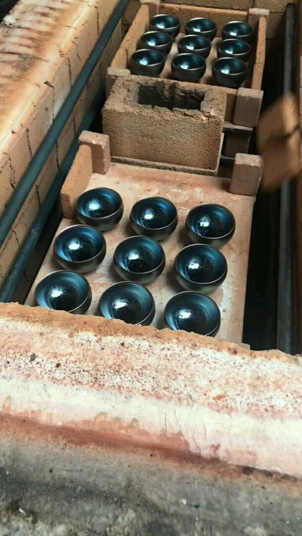 建盏电烧出炉