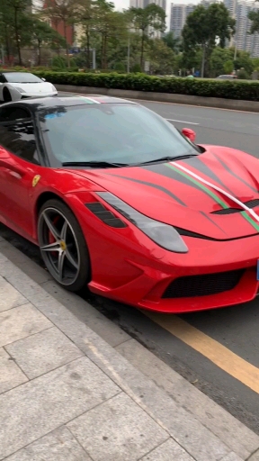 街拍#法拉利458.有点肥猪流的感觉!