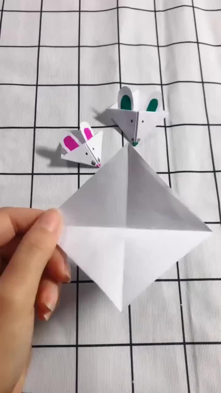 教你折一个可爱的小老鼠书签,画上喜欢的颜色敲可爱