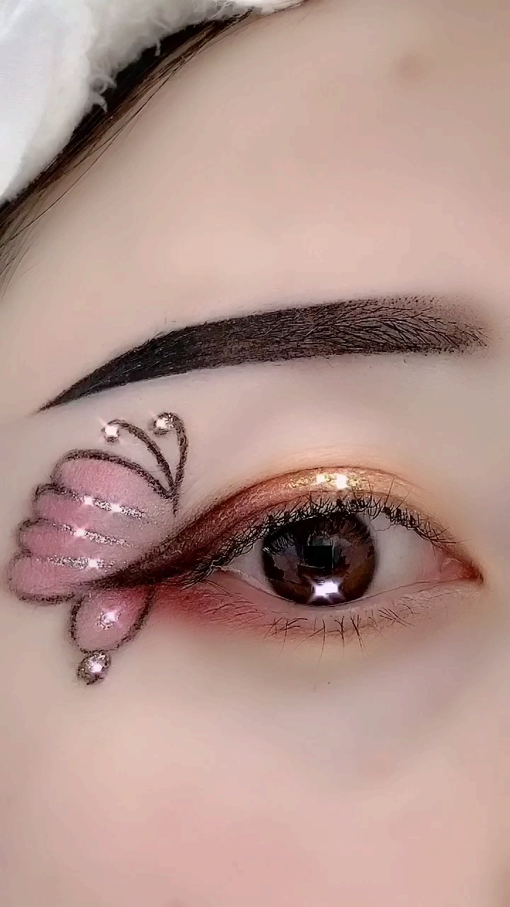 漫画眼妆#蝴蝶眼妆,喜欢吗?