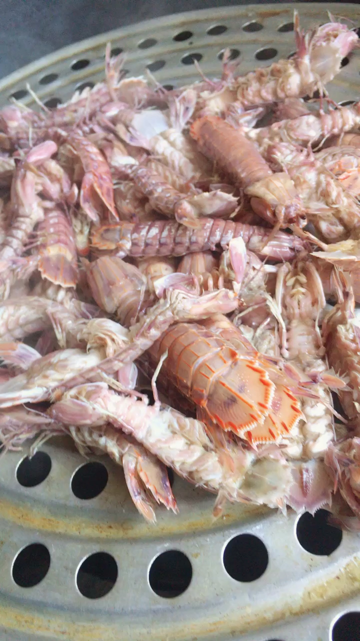 大铁锅蒸虾爬子