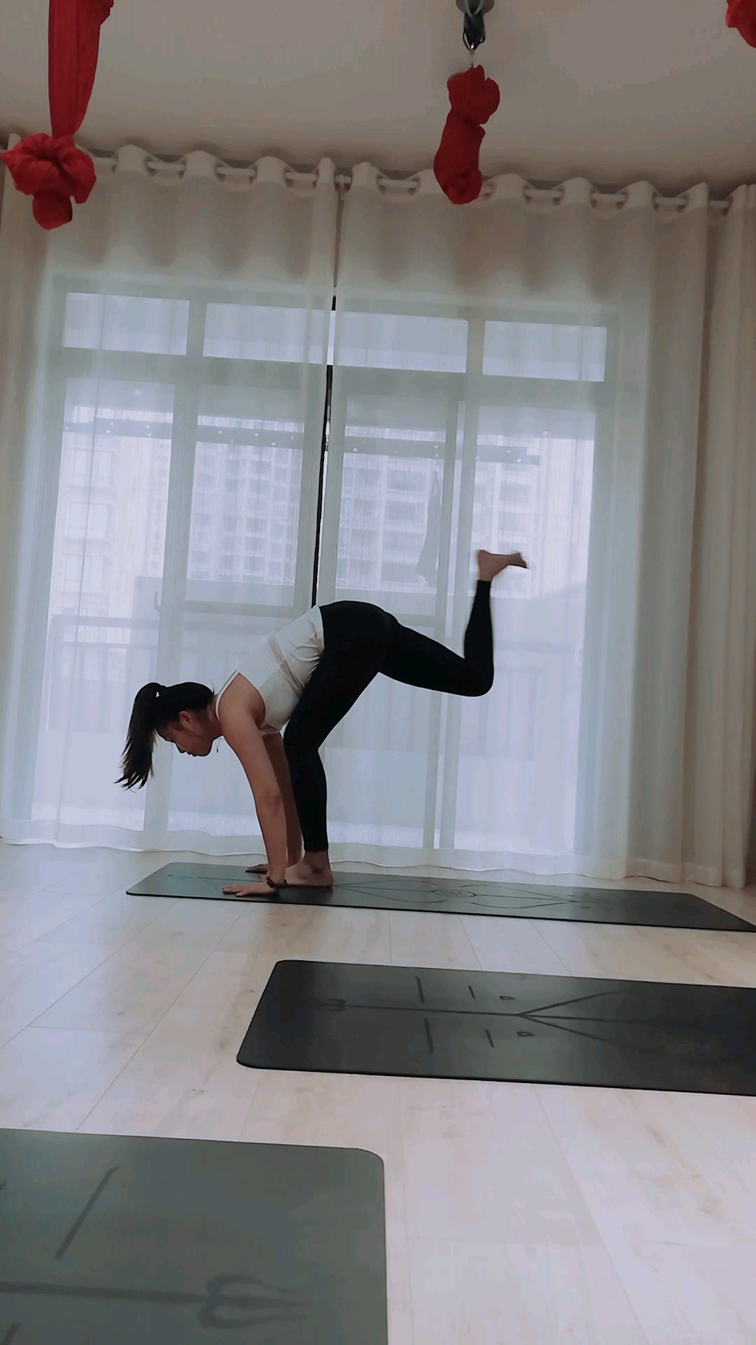 晨练#瑜伽有助于缓解慢性疼痛和疲劳,减少肥胖,它甚至有助于减轻缓 