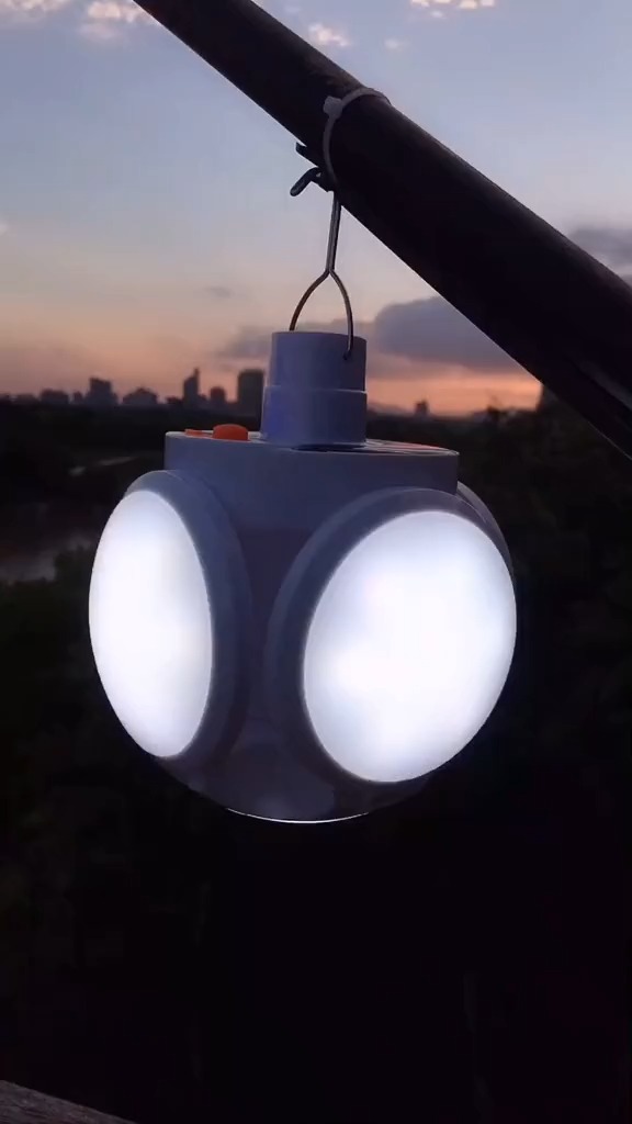 最近很火的太阳能足球灯,可折叠白天有光自动充电晚上自动亮