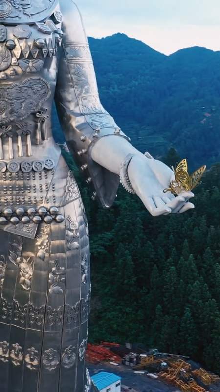 贵州苗族最美女神像,大家知道是哪里吗?-全民小视频