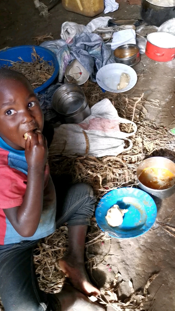 卢旺达难民儿童图片