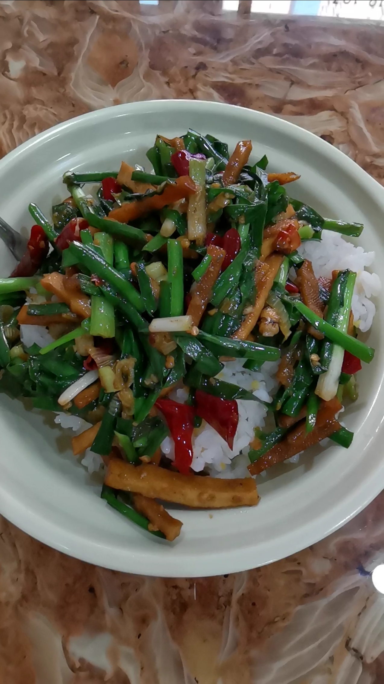 美食#银川不叫盖饭,叫韭菜鸡蛋煲,12块钱,味道不错