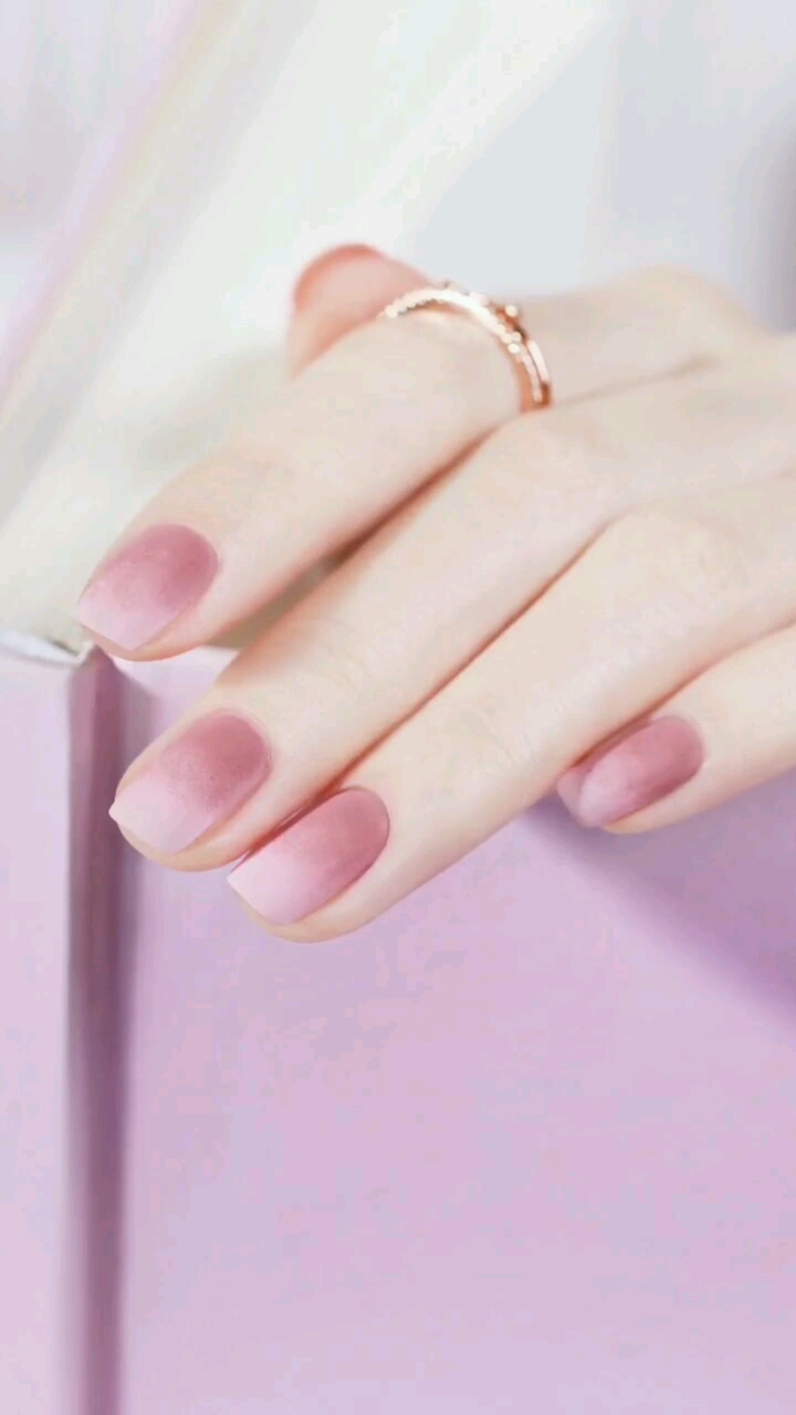 仙气满满豆沙紫渐变美甲,征服直男的最佳选择!#美甲教程