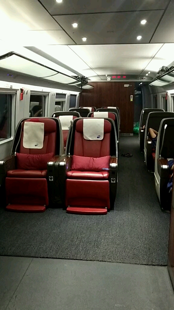 上海虹桥,grh380bl,耗时6小时30分,商务座1435,一等座766.