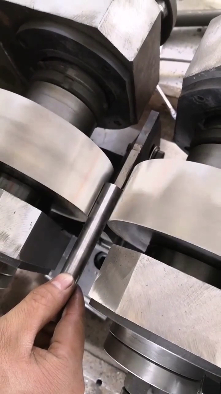 滚花机,车床是搞不了这么漂亮的.