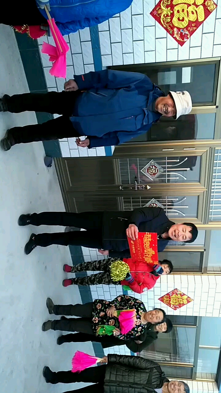 东蛇山子镇民屯村鱼尾街队长,郭风久付队长韩宏伟,自发民间秧歌队.