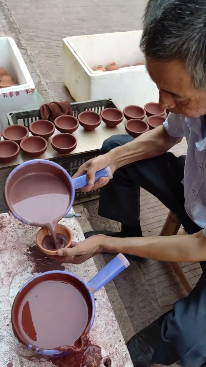民间工艺#传统工艺建盏师傅上釉过程