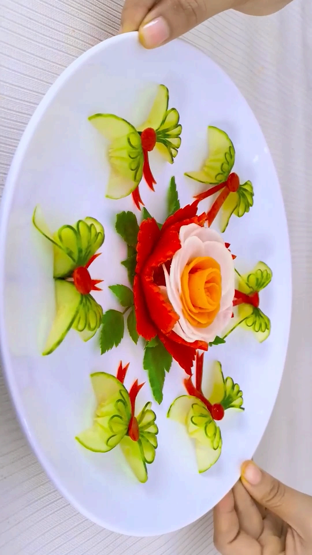 美食教程#甜椒黄瓜雕花切盘