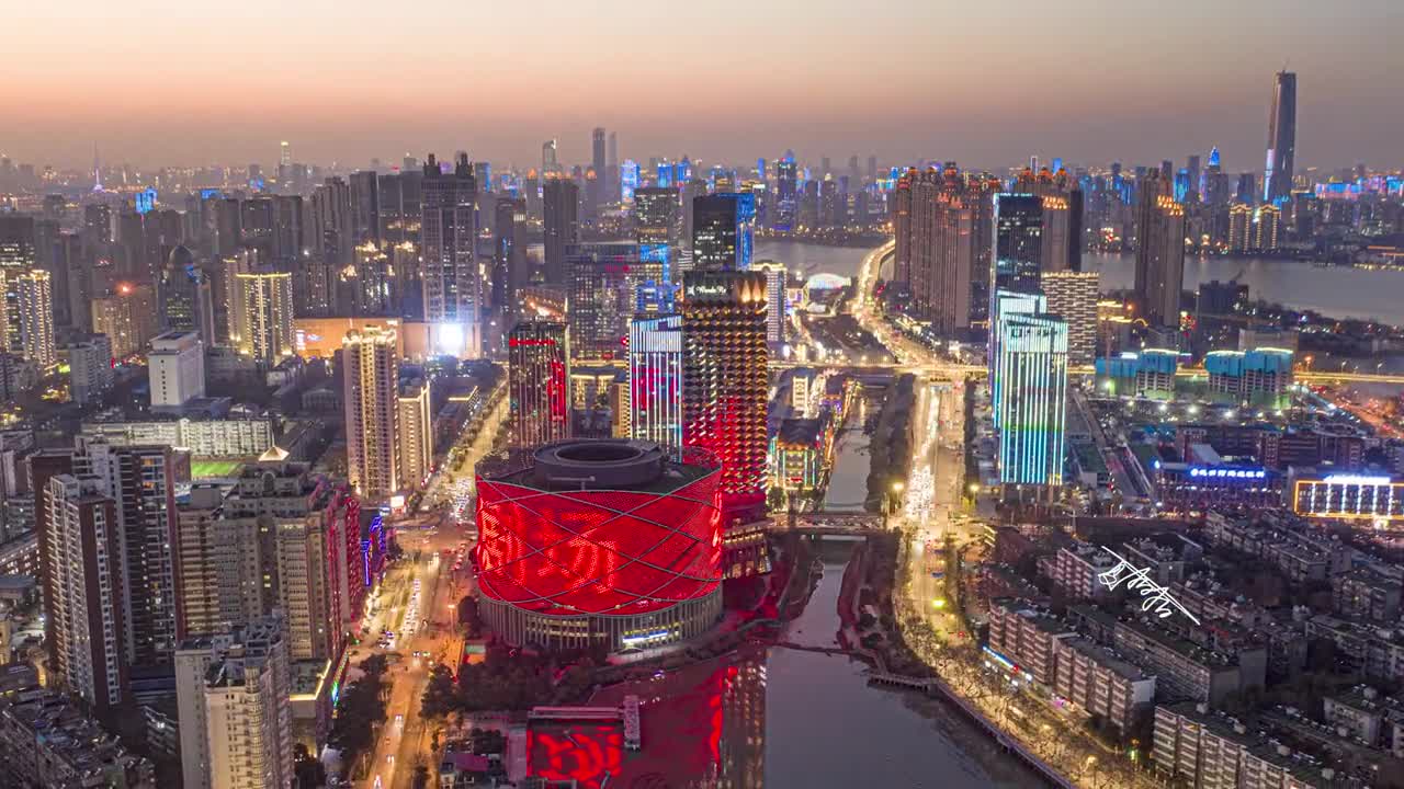 我要上热门#城市的夜晚楚河汉街内透灯光秀夜景.