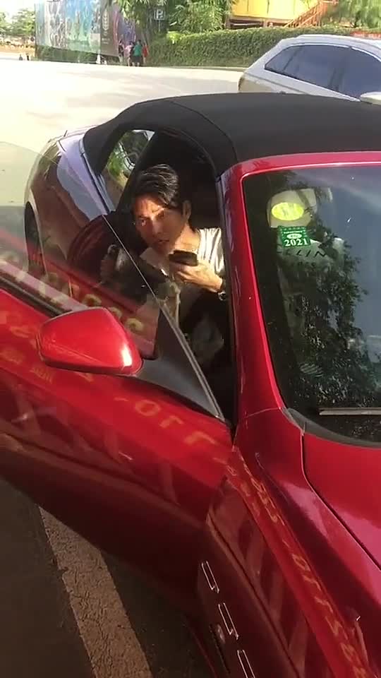 靠一首歌赚了一个亿#开豪车出门#雨神