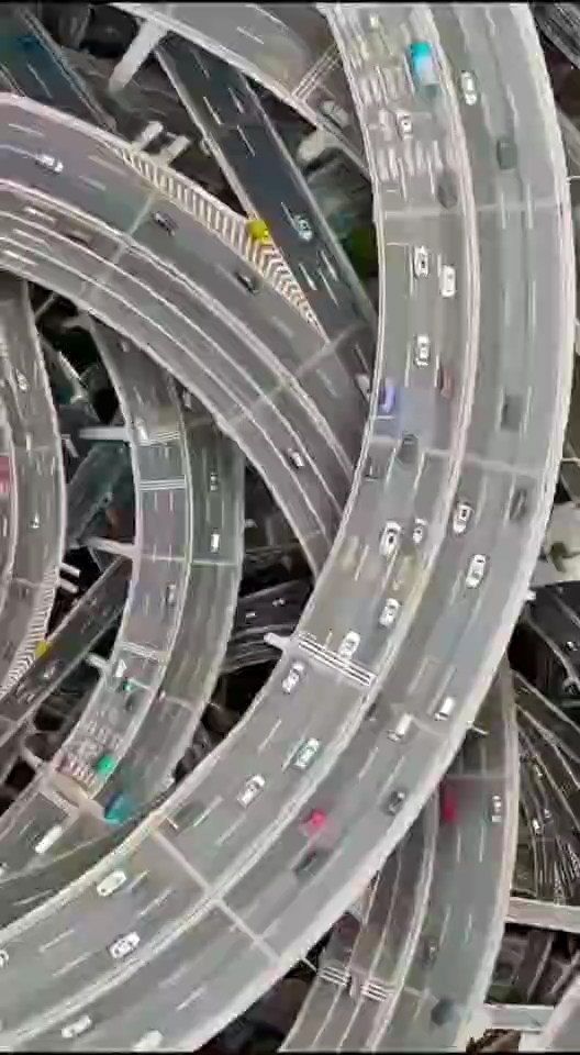 重庆302国道,漩涡式的立交桥. 一个错道,奇观