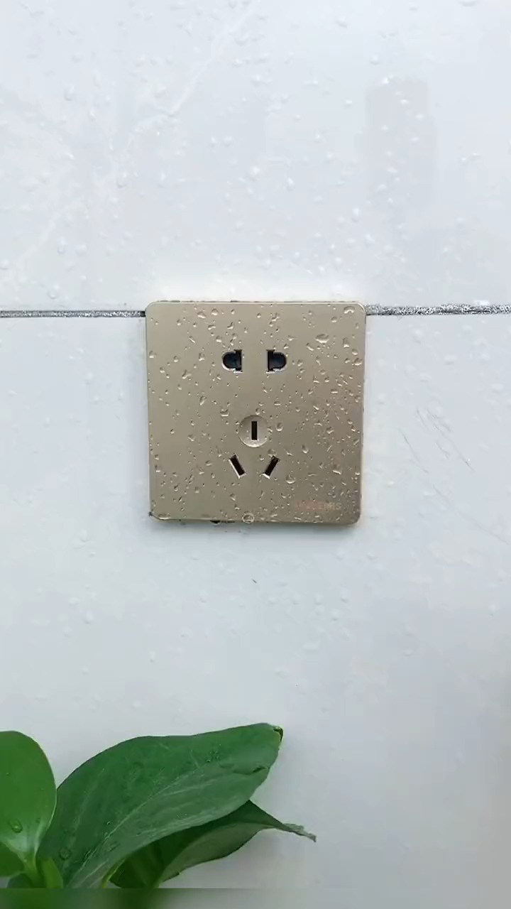 卫生间插座总是溅到水,很危险,这个防水防脏的#开关防溅盒赶紧备上