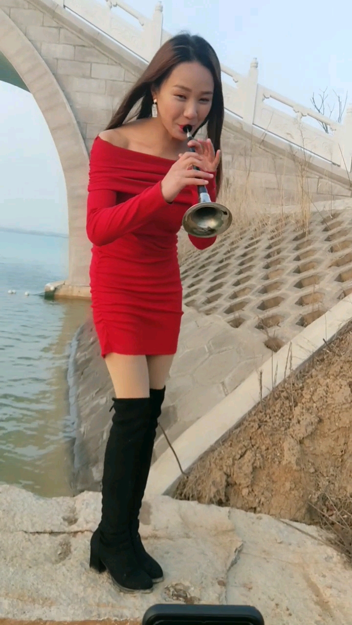 全网身材最好的美女唢呐,不服来战 双击评论!谢谢!