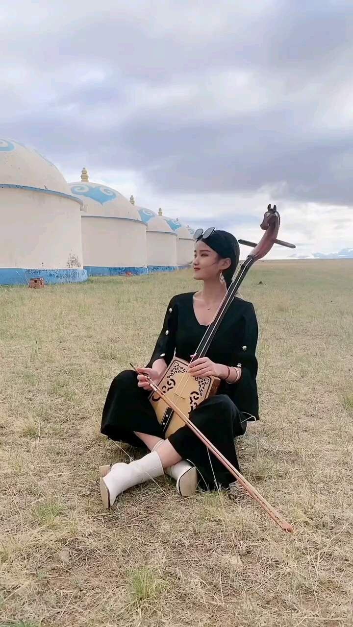 美女马头琴拉得不错值得点赞