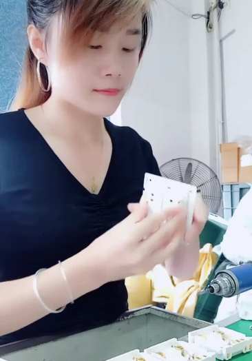 温州龙湾找美女上门特殊服务妹子微61073115