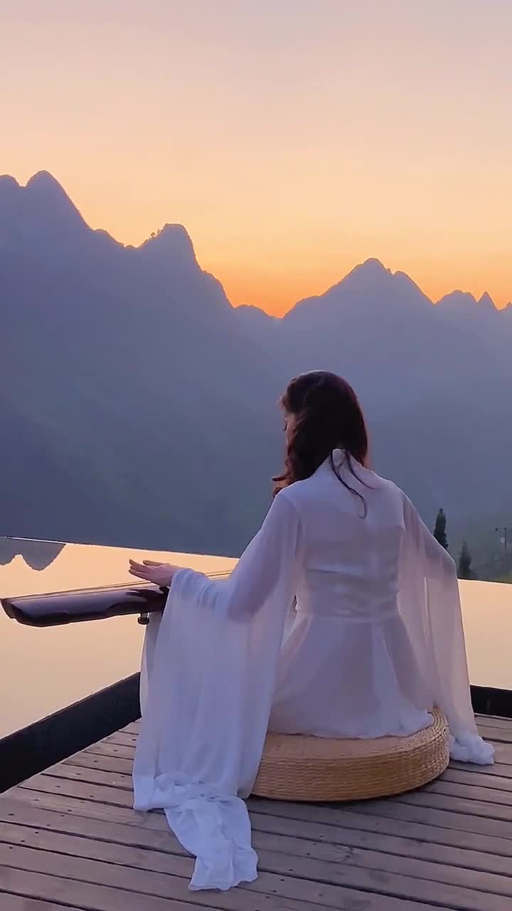 古琴的魅力,加上如画般的夕阳,直击心灵深处十分治愈!