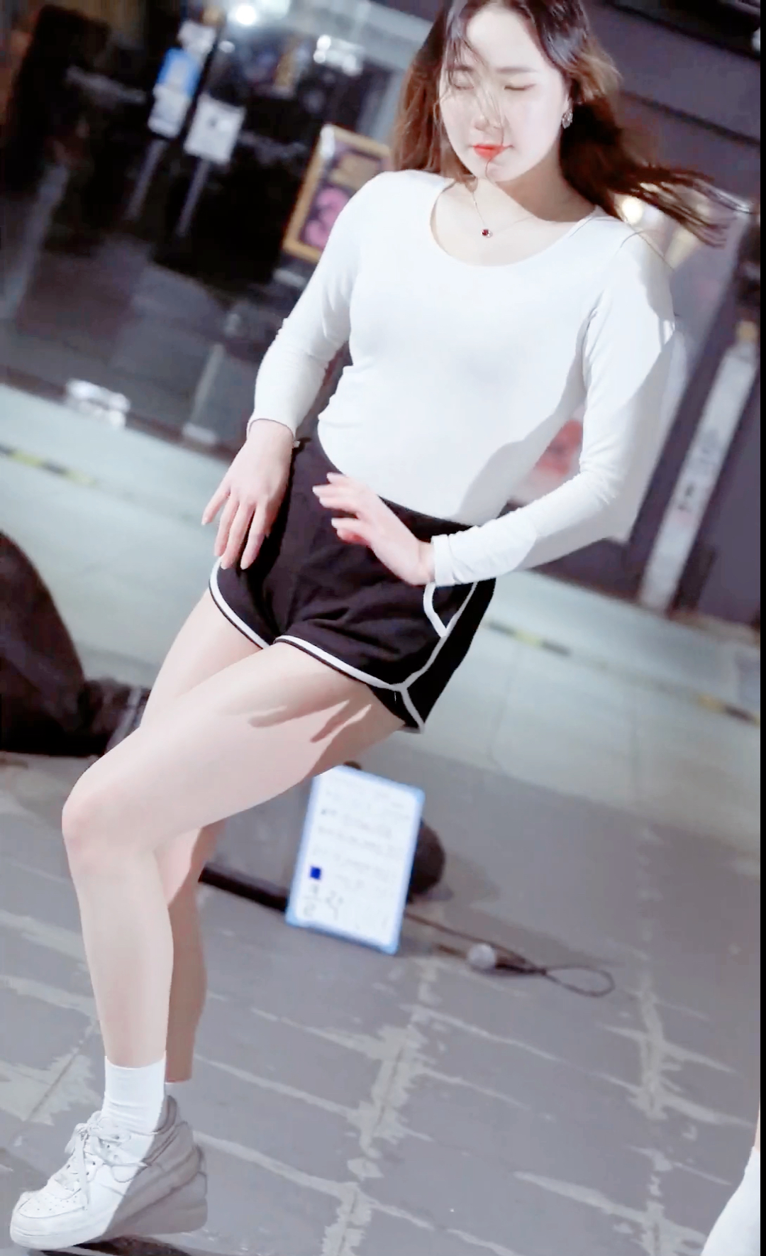 性感美女#快瞅瞅这大白腿!