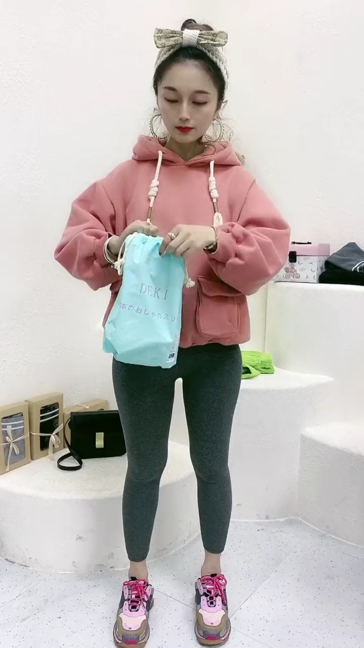 冬天衣服太短太尴尬