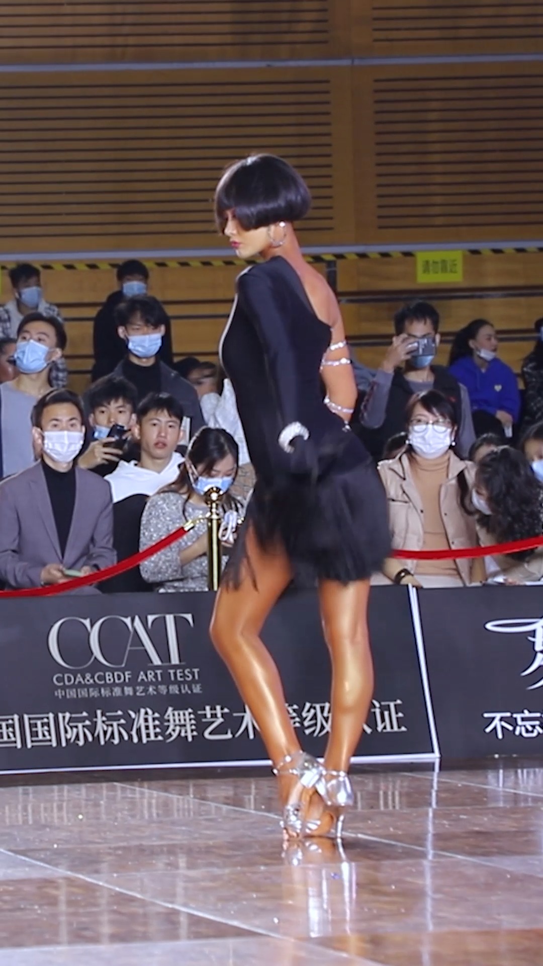 拉丁舞#袁也老师帅气的短发,每次看都觉得超级精神
