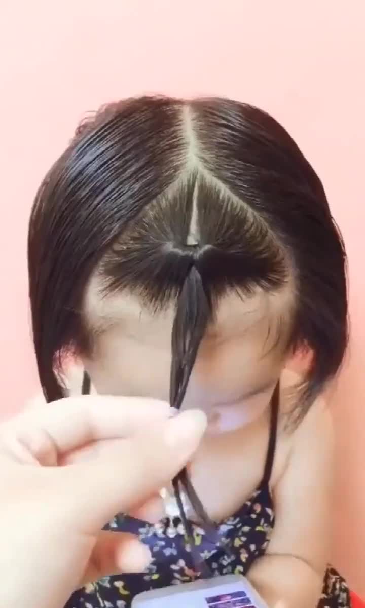 超级无敌可爱的一款儿童编发,头发短的小宝贝可以试试这么扎