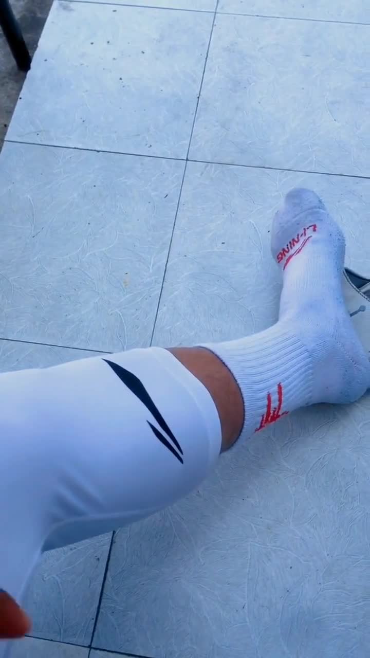 哥哥的腿不是腿,这才是篮球男生的腿啊