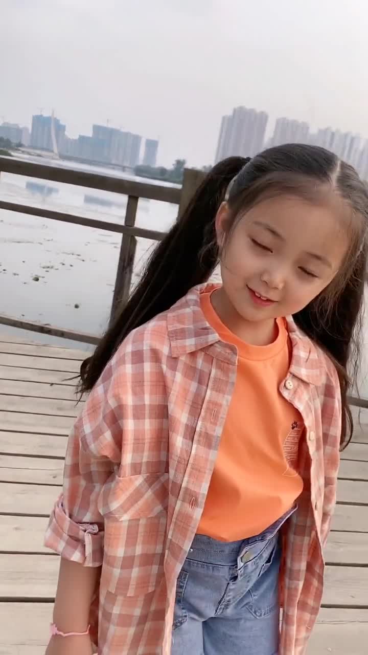 李悟演唱《点歌的人》歌声干净有穿透力,网友:好有实力的小姑娘-度小