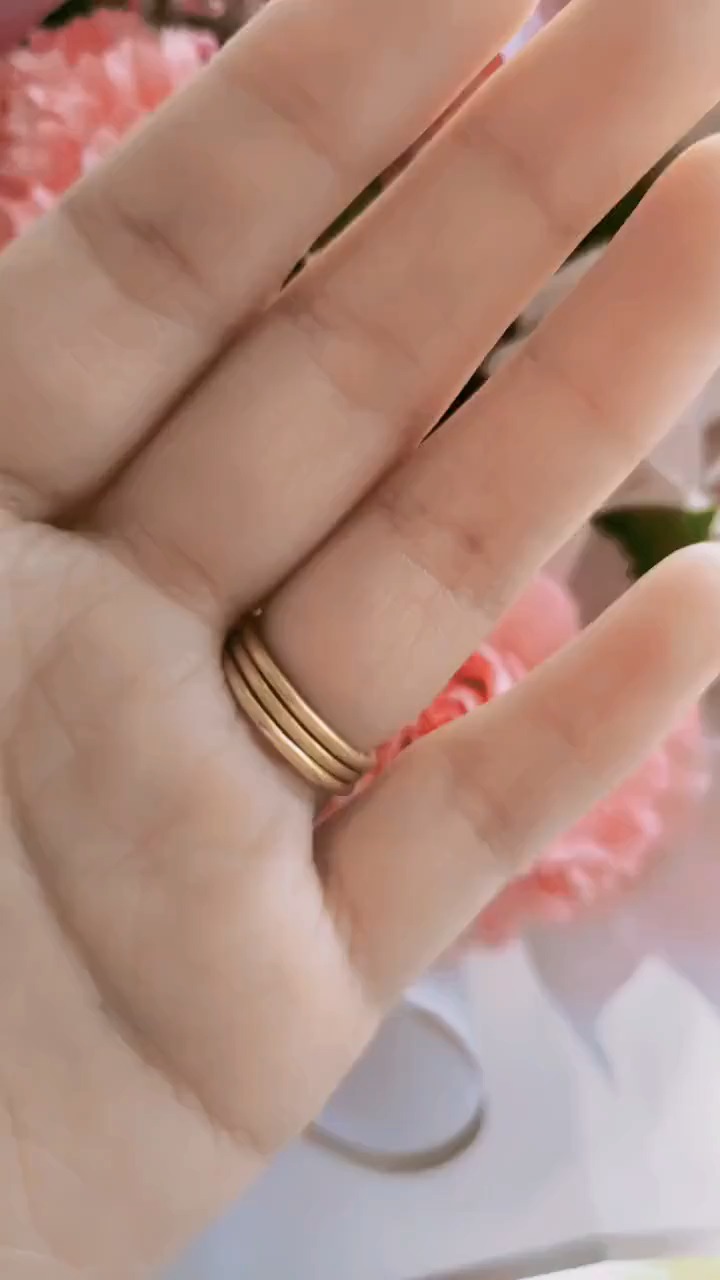 才知道这是佛家弟子的佛眼,每只手指都有,但大拇指上的佛眼才是王道我