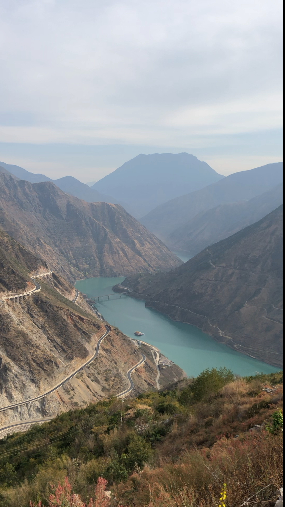 旅游进行时#丽宁公路金沙江十八弯